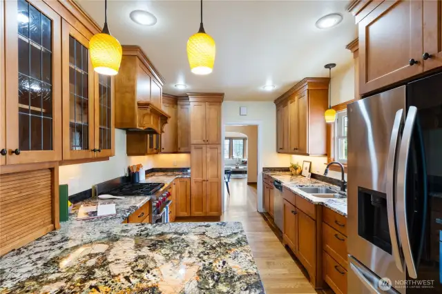 Updated kitchen with this beautul ganite.