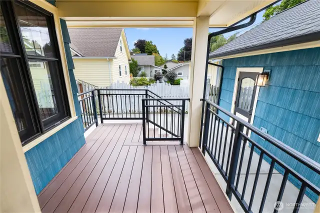 Very nice covered back porch.