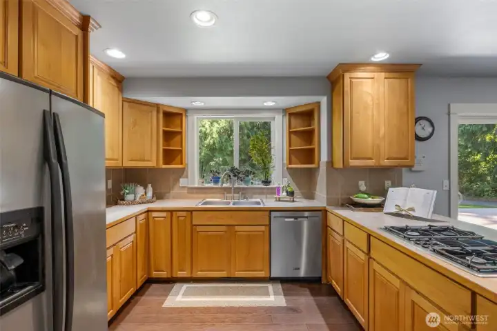 Kitchen has a great layout and plenty of space!