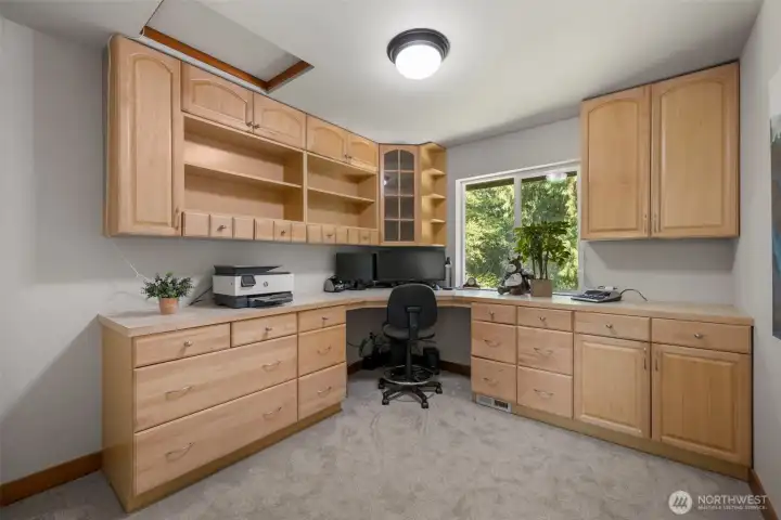 Bedroom #4 has built in dream office!