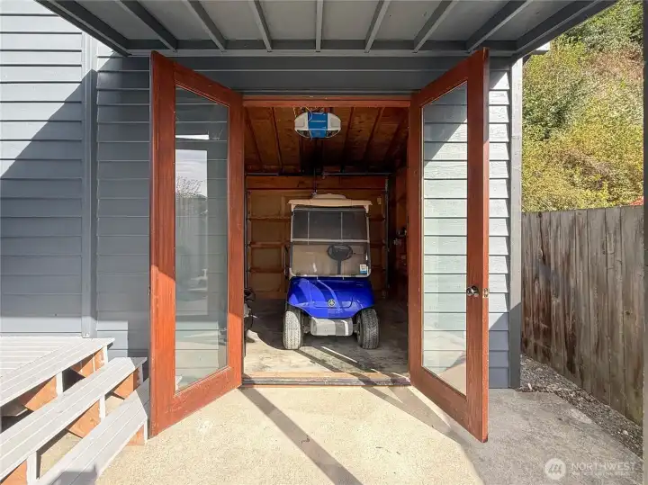 Detached garage