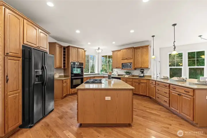 Enjoy cultivating some creative meals in this beautifully expansive kitchen!