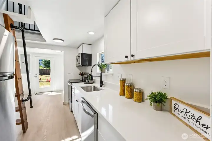 Bright, fresh, and timeless!