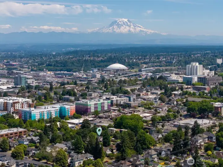 Live close to it all! Easy access to city amenities and freeways.