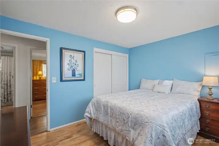 Conveniently located main bath with functional layout and classic finishes, easily accessible from the living areas and bedrooms.