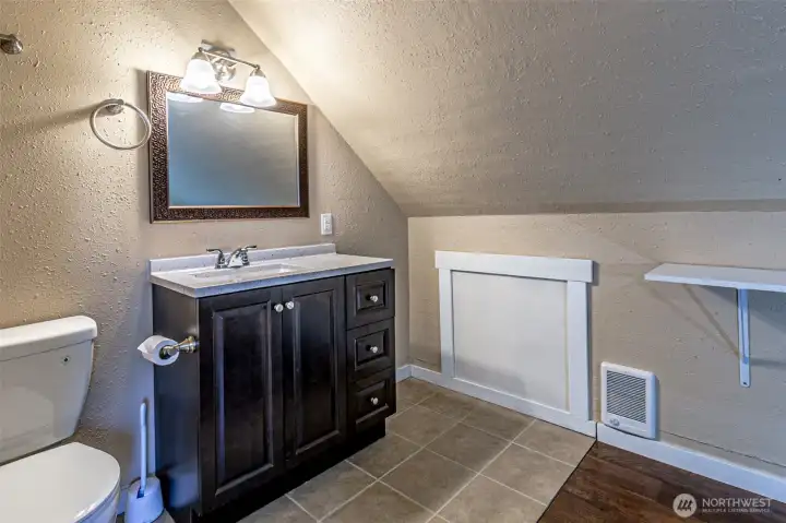 Upper 2nd bedroom and ensuite bath