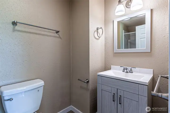 Upper 3rd Bedroom ensuite bath