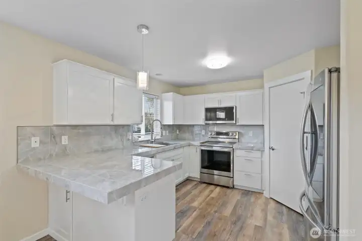 Kitchen w/eating area