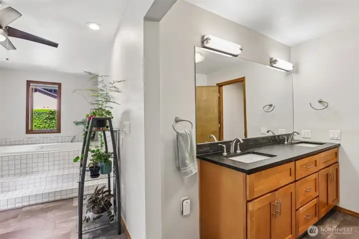 Primary Bathroom w/ dbl sinks