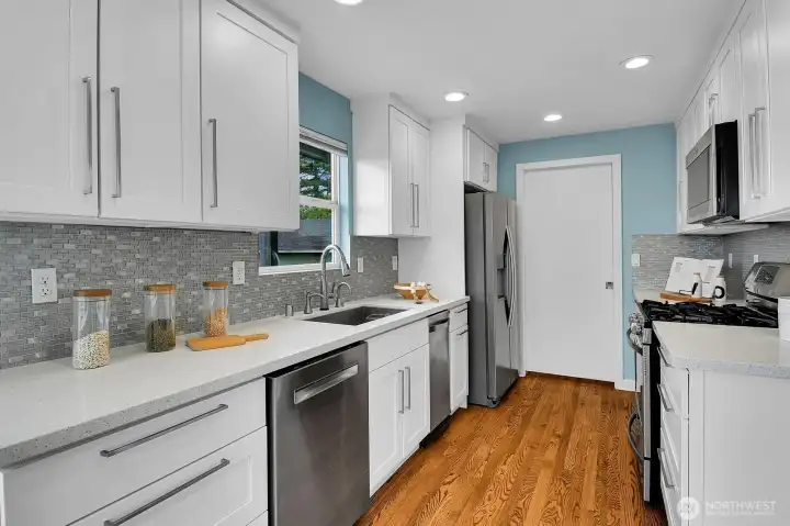 That white door leads to a HUGE pantry. That white door leads to a HUGE pantry.