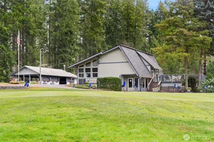 Lake Cushman Clubhouse and putting green