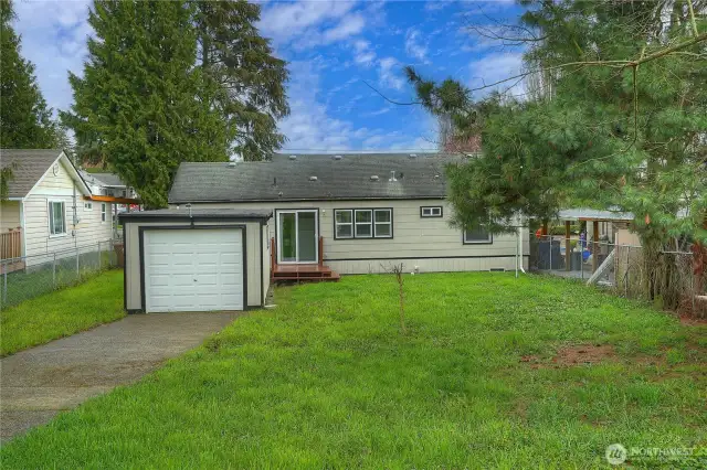 Detached 1 car garage