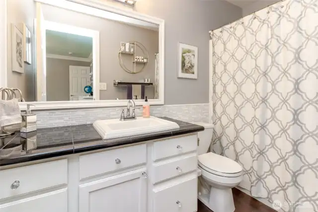 Master Bath (ensuite)