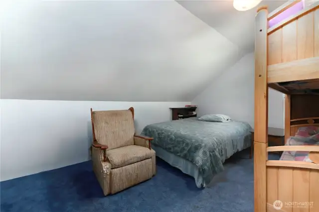 Spacious bedrooms~