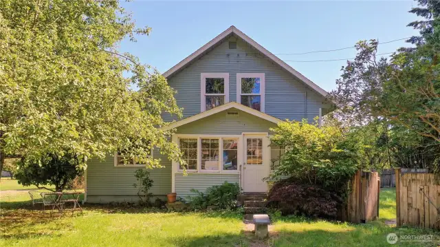 Sit under the 100 year old apple tree~