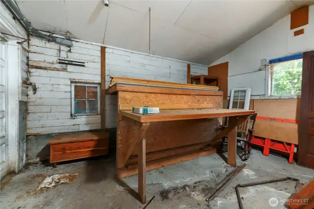 More room in one of the barn~