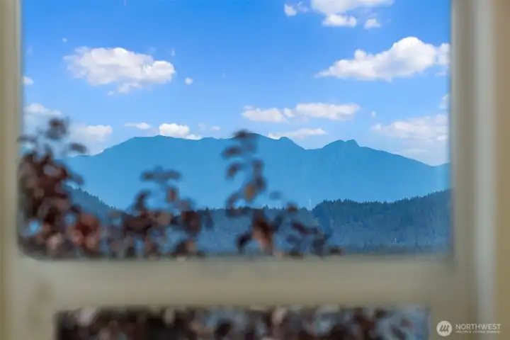 Ah, the Issaquah Alps ... you'll never get tired of looking at them.