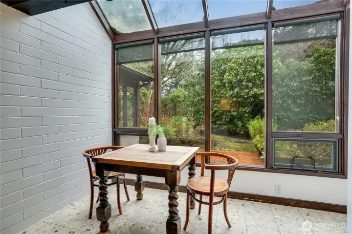 What a setting for the paper & coffee on an idle morning.