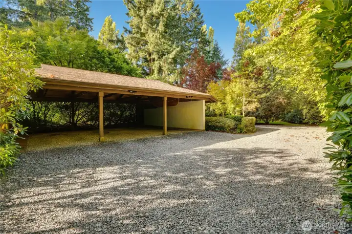 3 car parking in the carport &  detached single garage