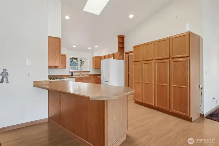 Well situated kitchen features peninsula with eating space