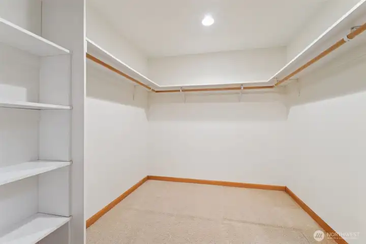 ..... Walk-in closet