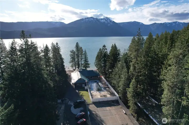 Pineloch Sun Community Center with pool, tennis, clubhouse and beach access.