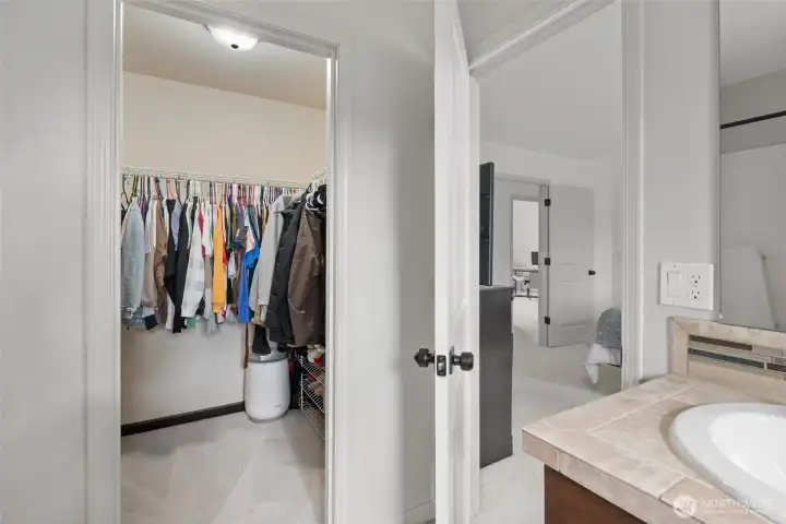 Walk in closet entry