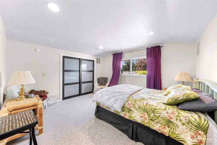 2nd floor guest room