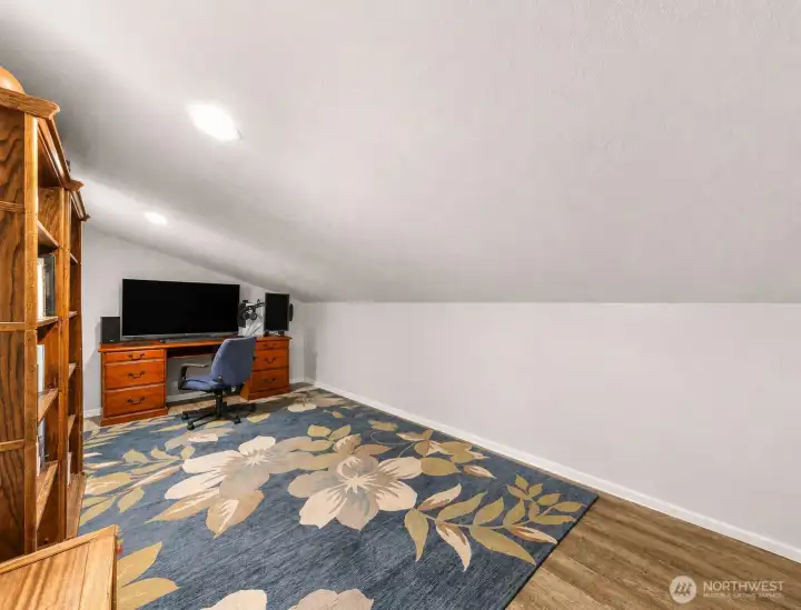 2nd floor bonus space