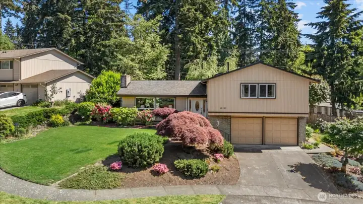 Thoughtfully designed landscaping and mature plantings create a warm first impression and timeless curb appeal Thoughtfully designed landscaping and mature plantings create a warm first impression and timeless curb appeal