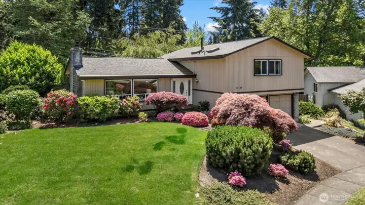 Enjoy the charm of a quiet cul-de-sac setting with sidewalks in a neighborhood designed for evening strolls and everyday enjoyment Enjoy the charm of a quiet cul-de-sac setting with sidewalks in a neighborhood designed for evening strolls and everyday enjoyment