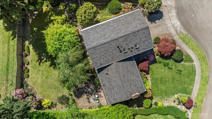 Spacious lot, fully fenced with mature landscaping and a brand-new roof recently installed Spacious lot, fully fenced with mature landscaping and a brand-new roof recently installed