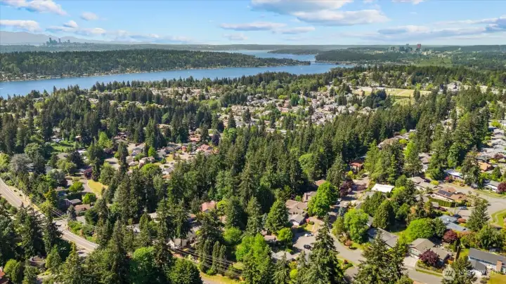 Great aerial view showing the proximity to Lake Washington, Bellevue and Seattle Great aerial view showing the proximity to Lake Washington, Bellevue and Seattle