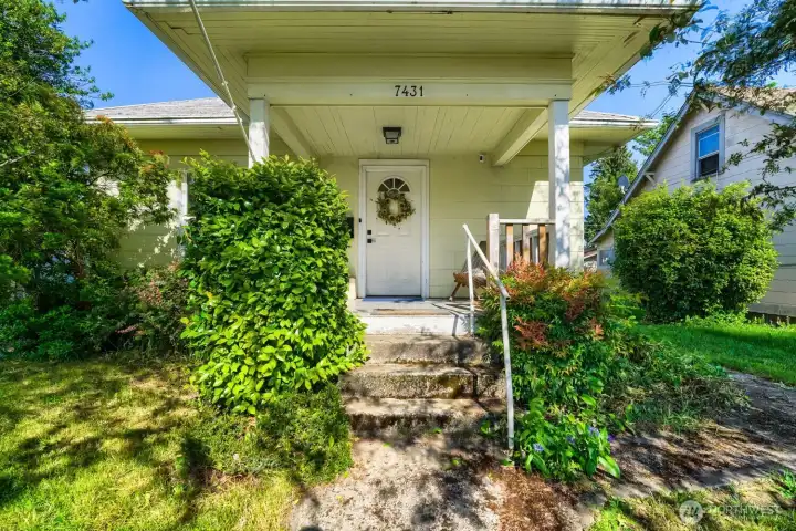 Welcome to charming classic Tacoma home!