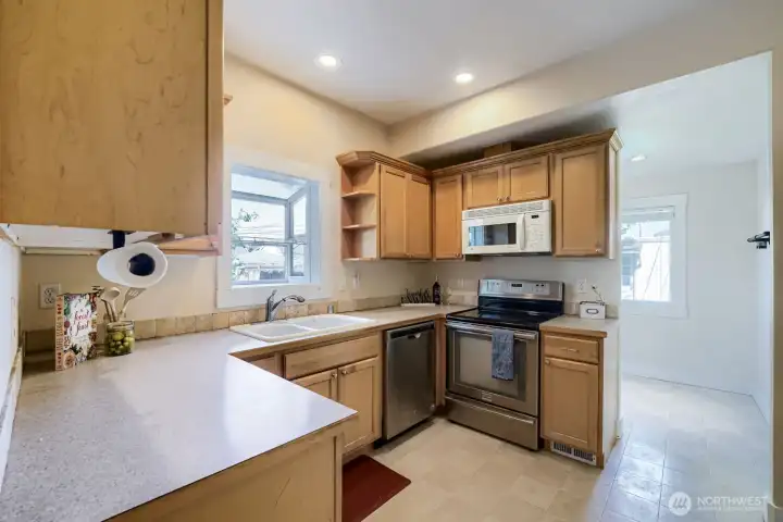 And peek behind into the sunny breakfast nook!