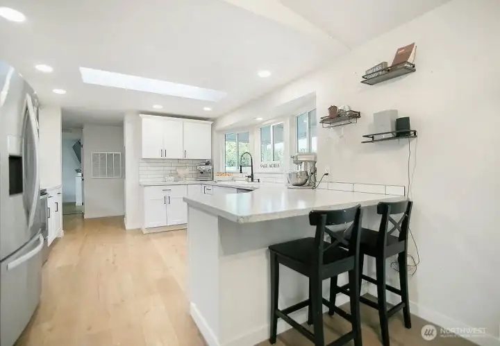 Kitchen & Eating Bar