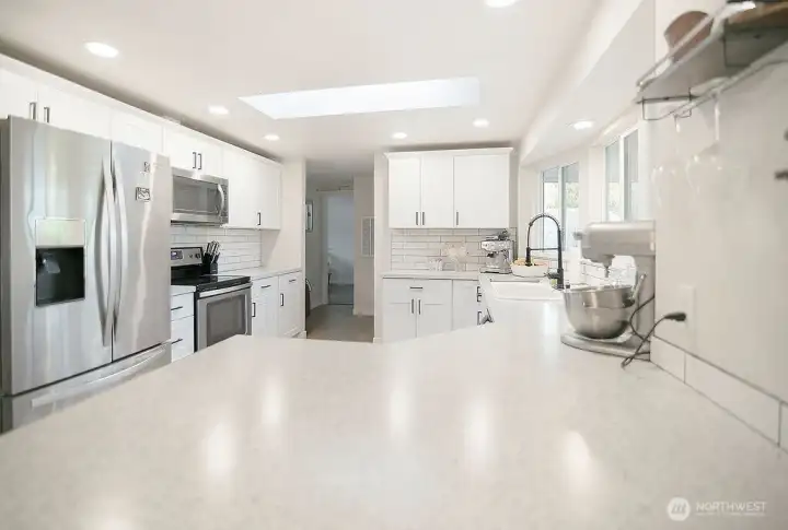 Kitchen & Eating Bar