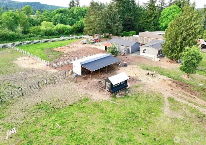 Barn & Chicken Coop