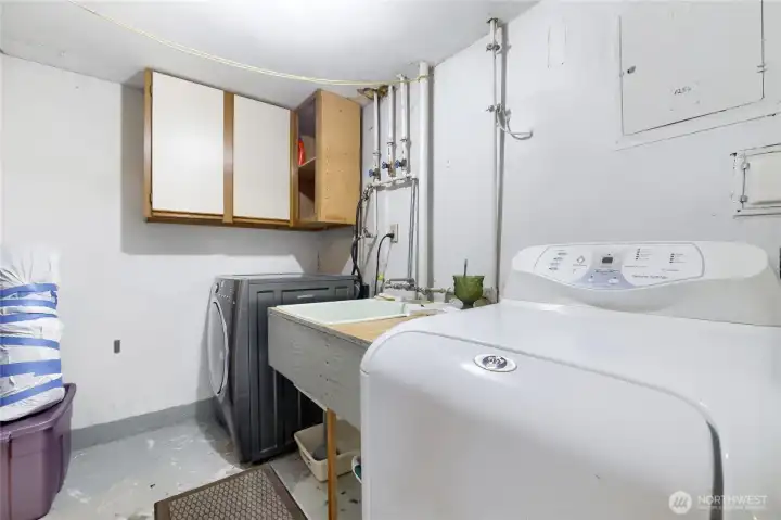 three Units Shared Laundry three Units Shared Laundry