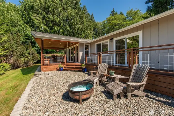 North outdoor seating area