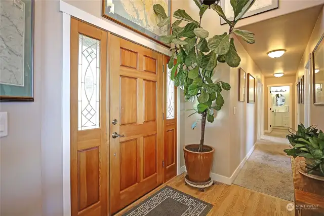 Vaulted entry/foyer!