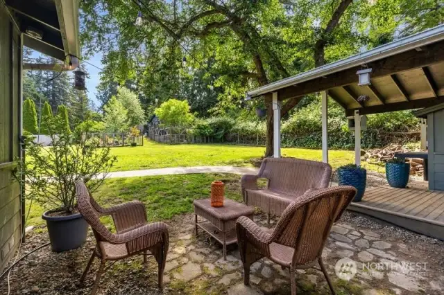 Peaceful patio area, perfect for entertaining!