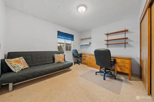 Second bedroom.