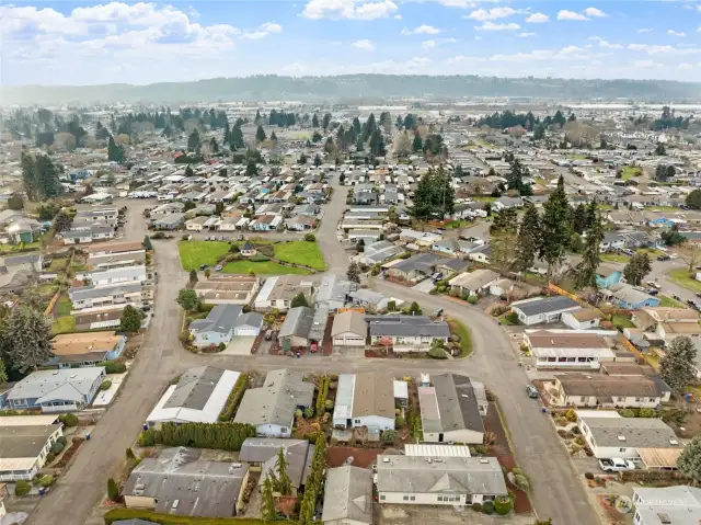 Shopping, dining, entertainment and the Outlet Collection in Seattle are close by.