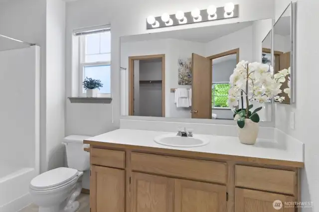 Primary En-Suite Bathroom with Walk in Closet