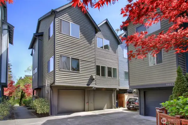 Garage parking (with more Elfa storage shelving!) makes it easy to leave the car at home and explore this incredible neighborhood on foot. 2 cars? There is usually parking available on California Ave within 1/2 block of your door.