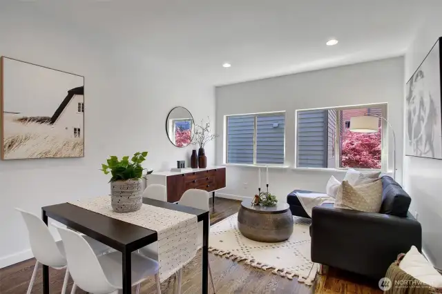 Large west-facing windows let sunlight pour in year-round, even on the gloomiest of winter days.