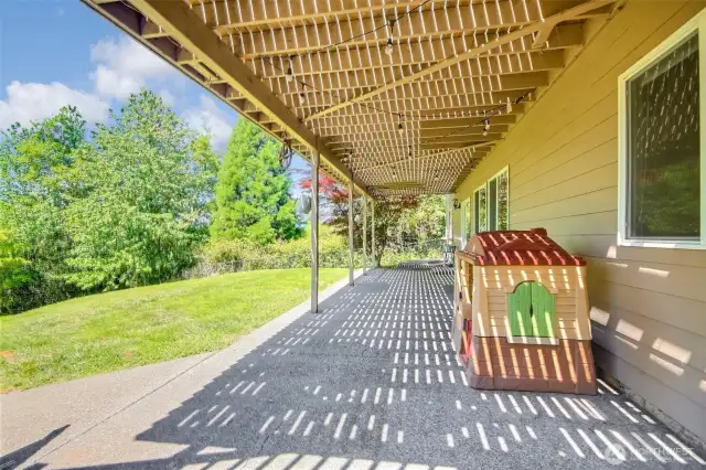 Another view of back patio