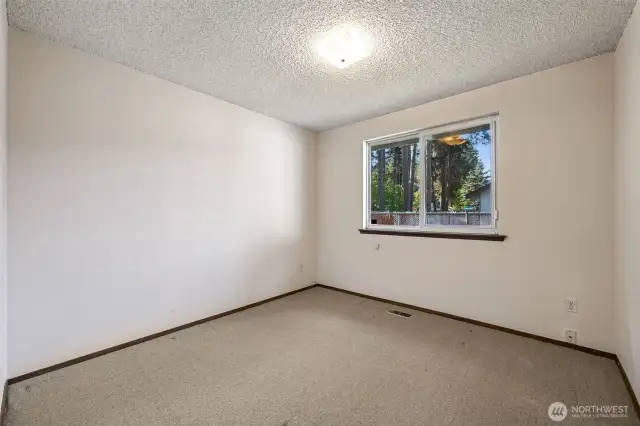 Middle bedroom