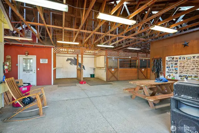 big barn entry grooming stall